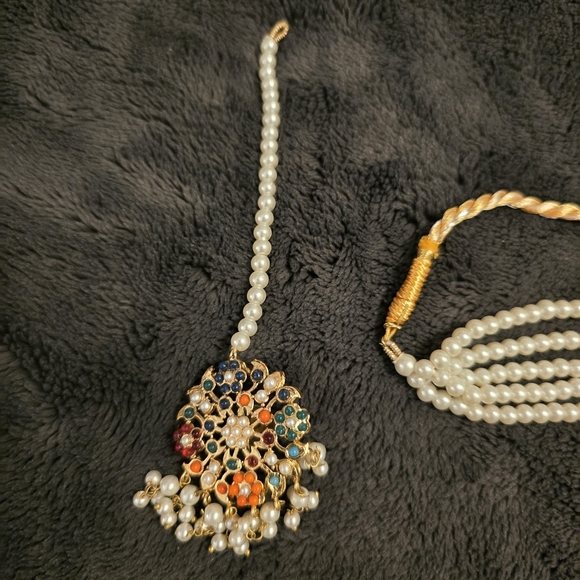 Elegant Pearl and Gold Jewelry Set. The earrings are with Sahara . - Picture 10 of 12